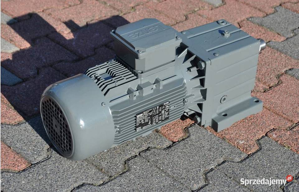 Motoreduktor 15kw 176obrmin LENZE Kargowa
