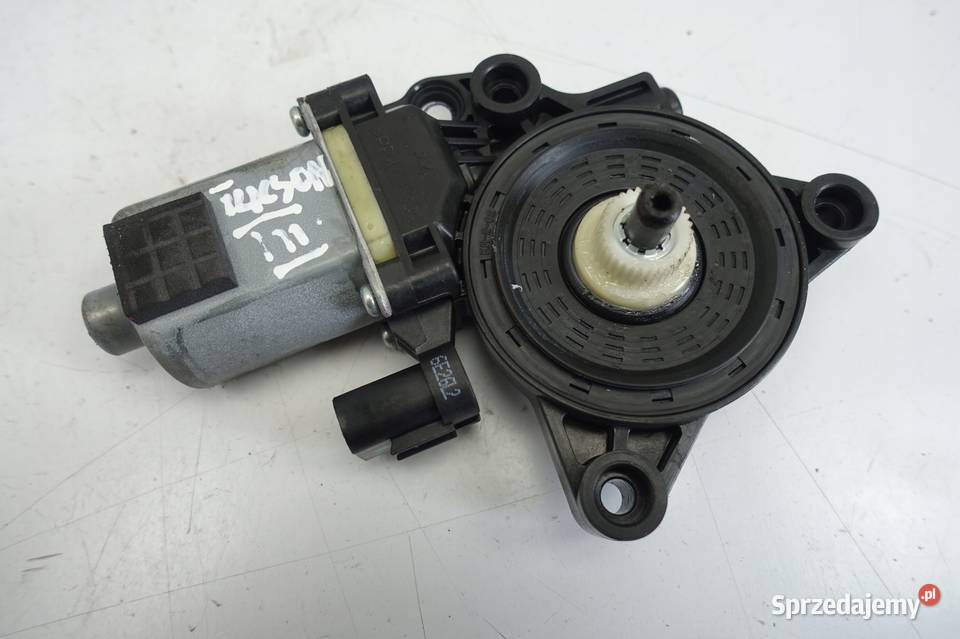 Hyundai Tucson III 15 SILNICZEK TYLNEJ SZYBY tył