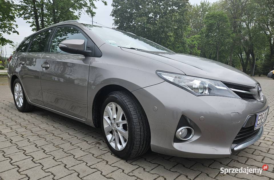 TOYOTA AURIS TOURING Auris Zelów