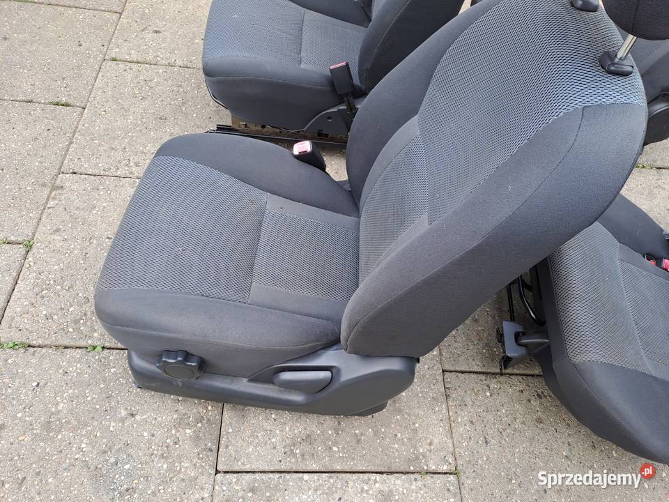 Toyota Rav 4 II 5D 4WD 4x4 komplet foteli plus Rok produkcji 2004 Jastrzębie-Zdrój sprzedam