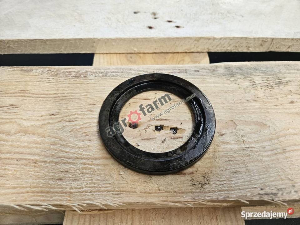 Podkłdka FWD Massey Ferguson 8110 8260 3635