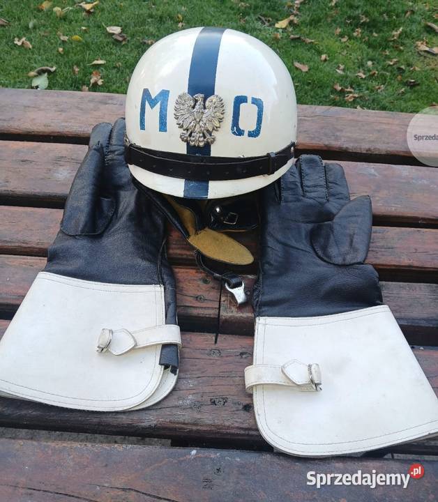 Rękawice i kask milicyjny
