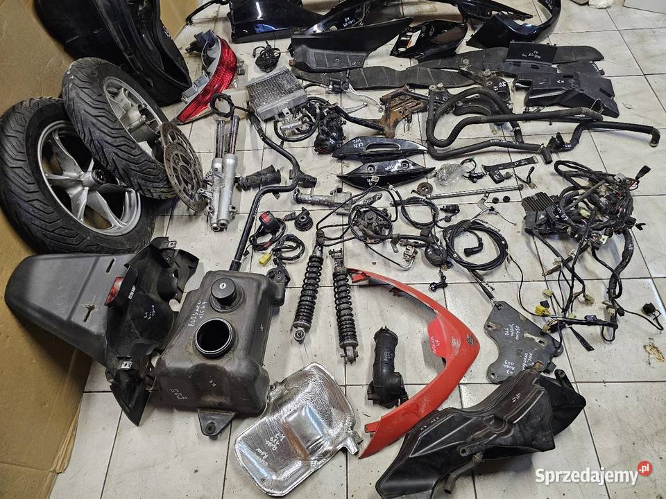 Suzuki Burgman 125 k7 części owiewki bak koło Motocykle na części