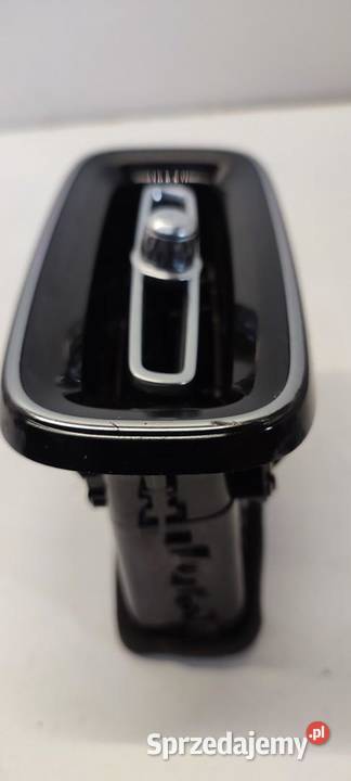 VOLVO XC40 KRATKA NAWIEWU DESKI LEWA 31442625