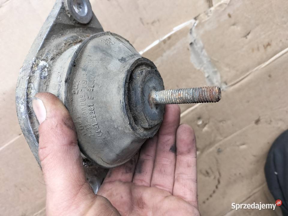 Audi 80 90 B3 B4 A6 C4 8A0199382 PODUSZKA Kamień-Kolonia