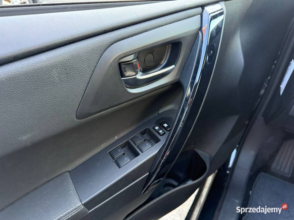 Auris Hybryda 2017r nowa 51 ASO Toyota pełne Tarnobrzeg