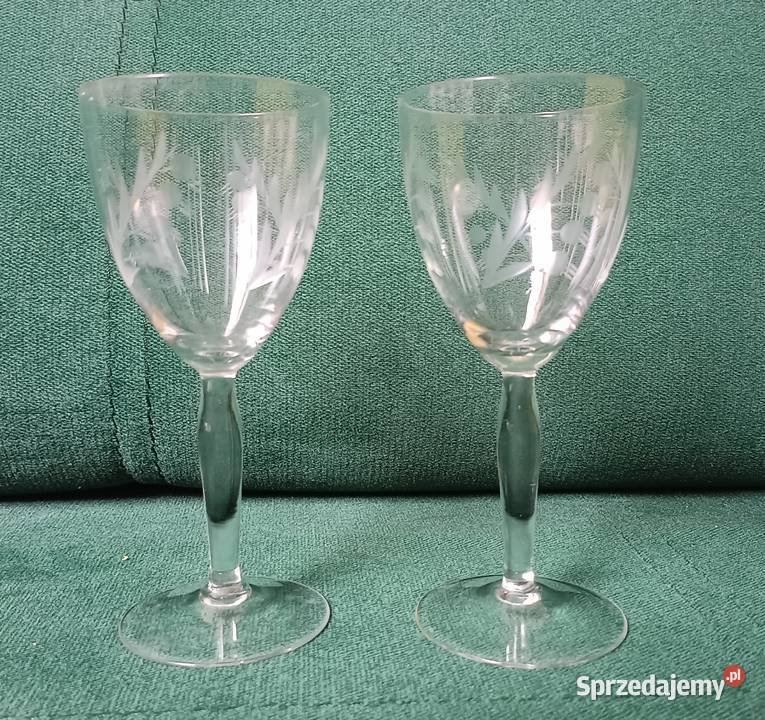 Stare kryształowe kieliszki z grawerem jagód Porcelana i szkło Zbylitowska Góra sprzedam