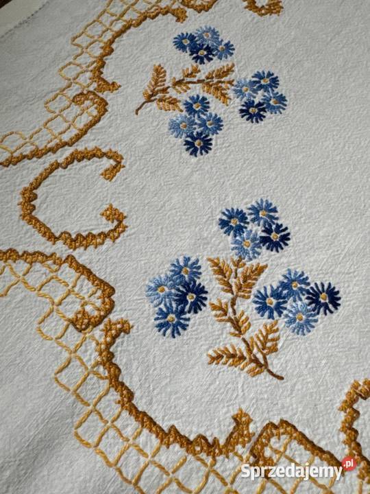 obrus ręcznie haftowany motywy kwiatowe biały Obrusy Zabrze
