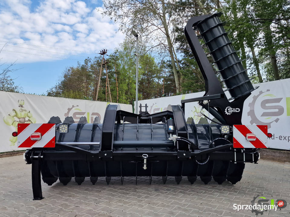 Wał kiszonkowy pryzm 3m oświetlenie rolki Wincenta