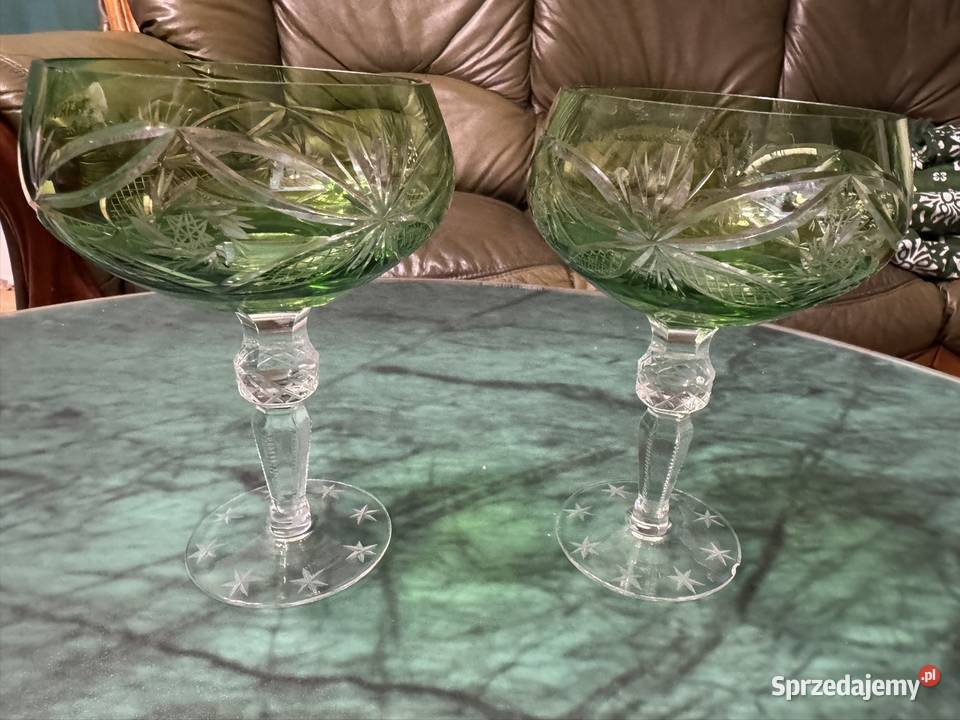 Kieliszki kryształowe zielone 2 sztuki z czasów Częstochowa sprzedam