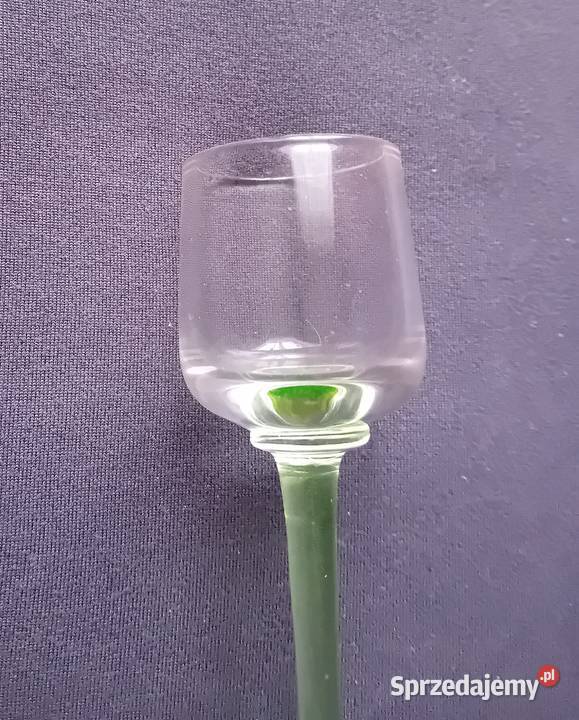 Secesyjny kieliszek do likieru na uranowej nóżce wielkopolskie Koźminek