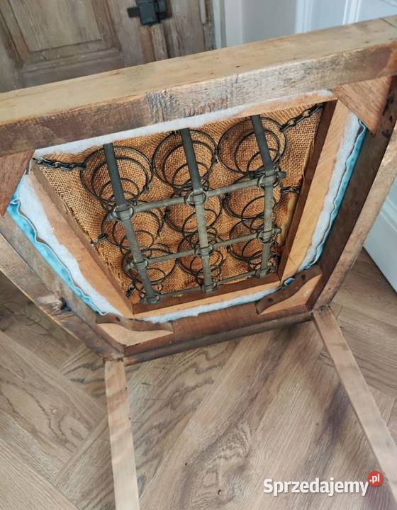 Stare krzesło tapicerowane Bytom