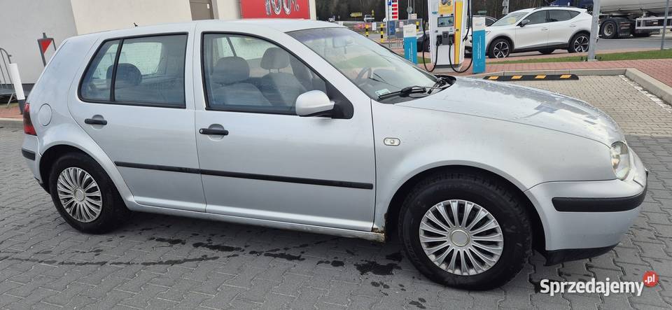 VW GOLF 4 HATCHBACK 1600 BGAZKLIMAOPŁATY NA Rok produkcji 2000