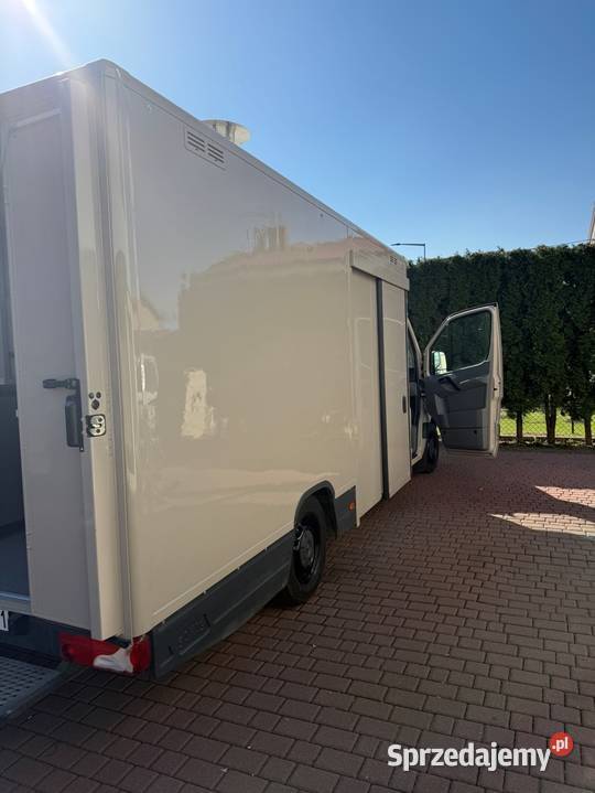 Samochód gastronomiczny Food truck Mercedes Koło
