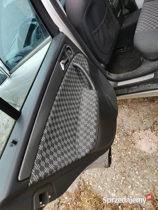 Wnętrze Mercedes C klasa W203 fotele kanapa osobowe Kraków sprzedam
