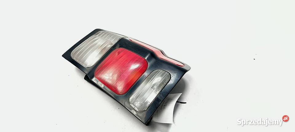 LAMPA PRAWA TYŁ MITSHUBISHI MONTERO