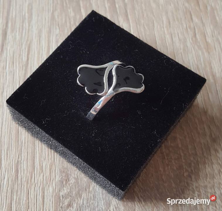 Nowy pierścionek czarne liście srebrny kolor zachodniopomorskie