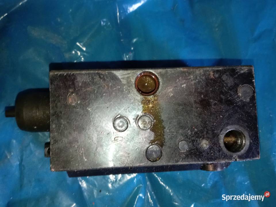Rozdzielacz hydrauliczny C 360 355 4011 mazowieckie Piaseczno sprzedam