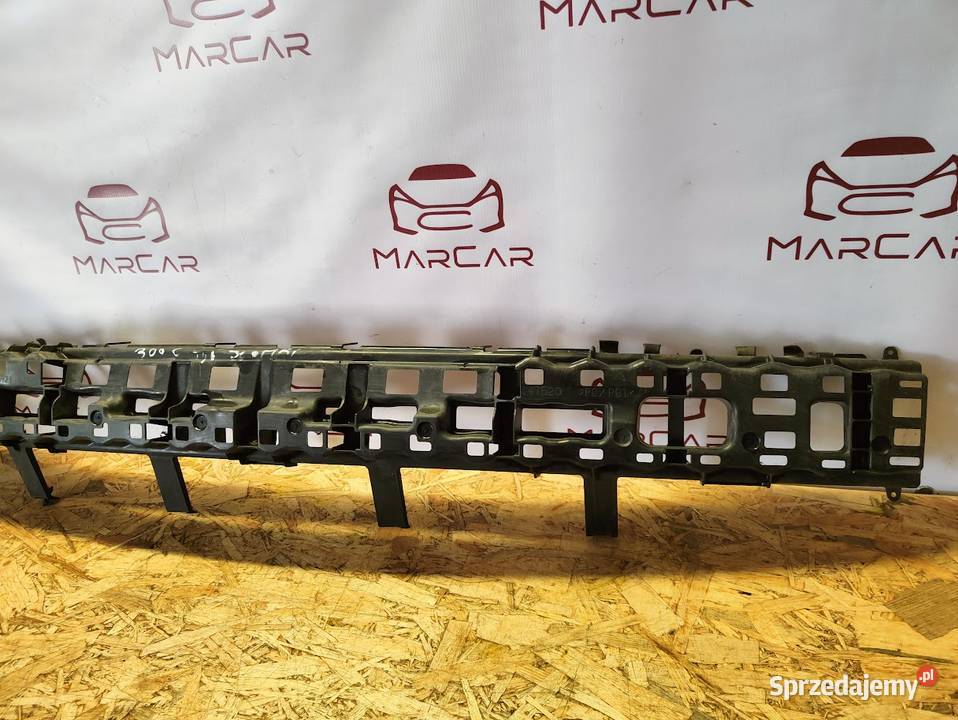 Absorber Zderzaka Tył Chrysler 300c Kombi 0510 osobowe Zderzaki Pleszew