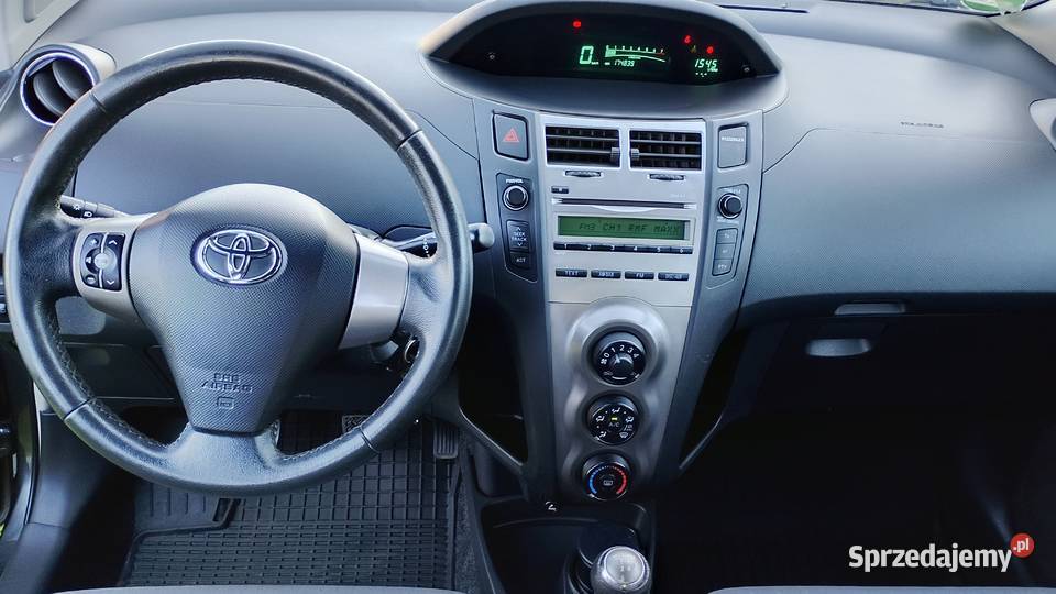 Toyota Yaris 13 B 1016 biegówSuper stanz Niemiec garażowany sprzedam