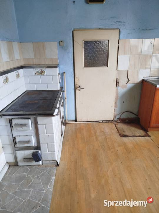 Mieszkanie na wsi do remontu balkon Małujowice