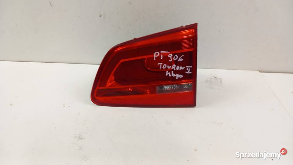 VW TOURAN II LAMPA TYŁ PRAWA W KLAPĘ Oświetlenie Zbierkowo