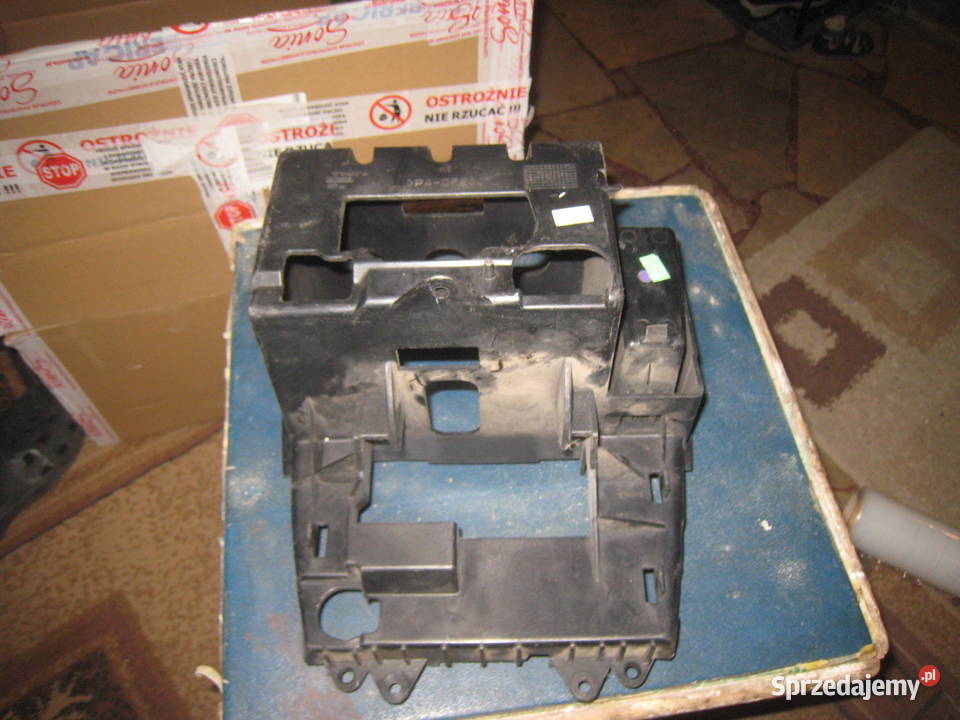 Ramka kieszeń radia panelu nawiewów Volvo s60 Rok produkcji 2006 Uchwyty fabryczne Kraków