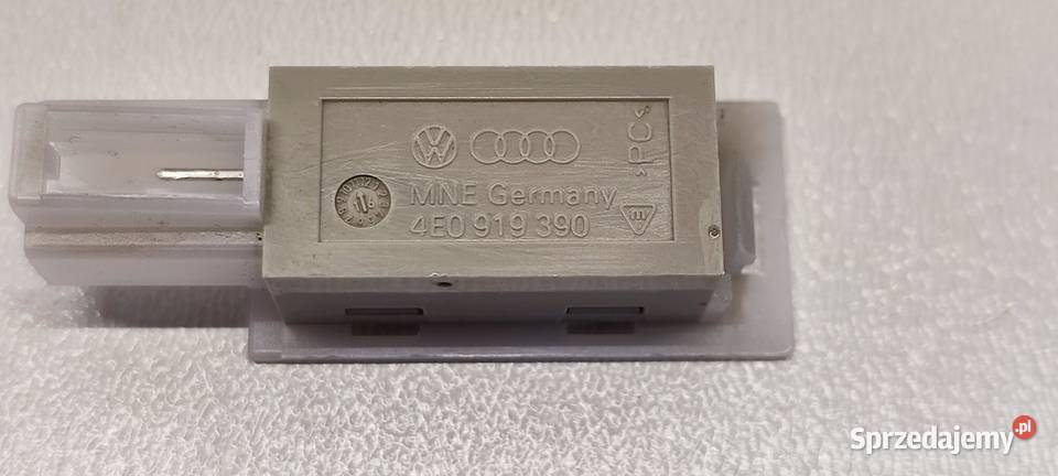 AUDI Q3 8U LAMPKA KABINY 4E0919390