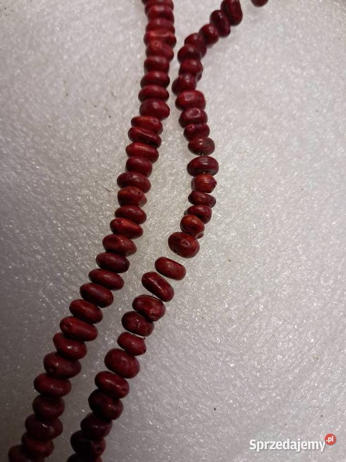 dwa naszyjniki z prlu wykonane z drewna stan Sandomierz