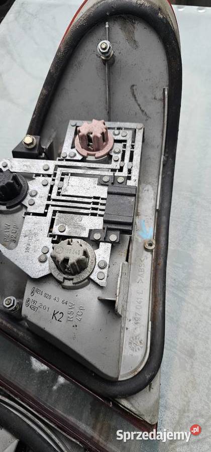 Lampa lewy tył mercedes w210 sedan 2108204364