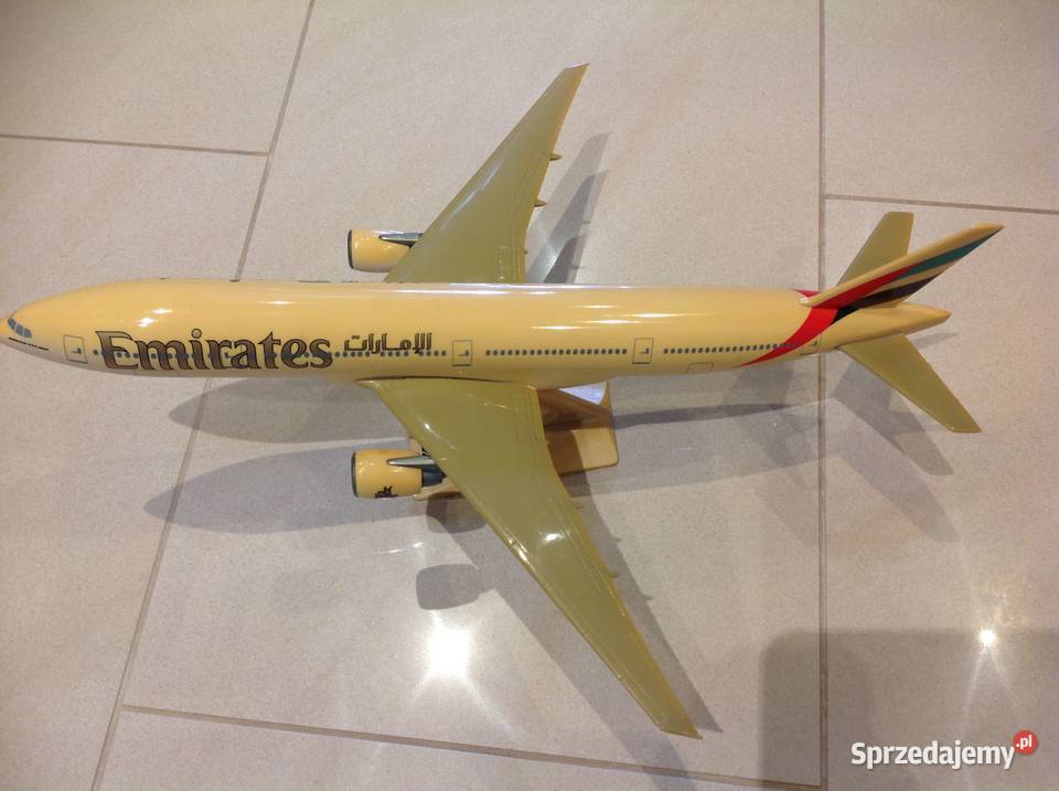 Model Samolotu Emirates B 777300 Dekoracja Nowa Sól
