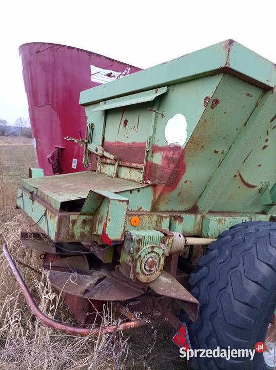 Rozsiewacz wapna Rotina 6000