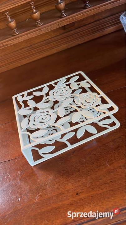 Serwetnik metalowy Wycinanka w róże W kolorze Gdańsk