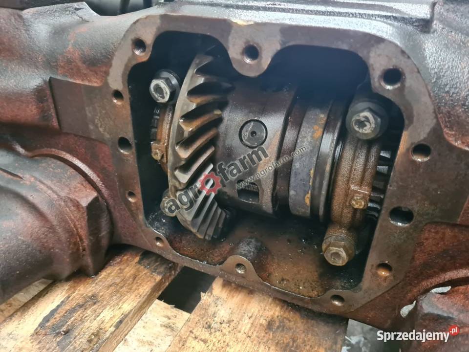Przedni most John Deere 5125R Układ kierowniczy i oś przednia Byków sprzedam