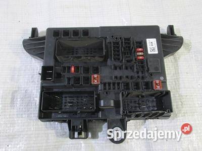 Skrzynka bezpieczników OPEL INSIGNIA 22737768 03 osobowe Skrzynki bezpieczników