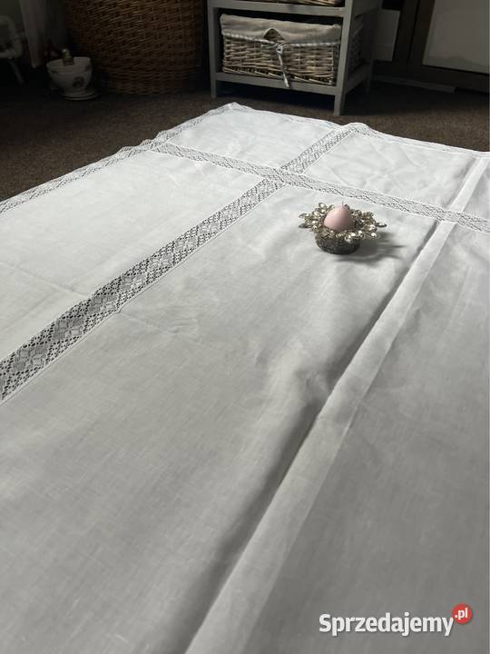 Obrus biały z koronkami rękodzieło Zabrze