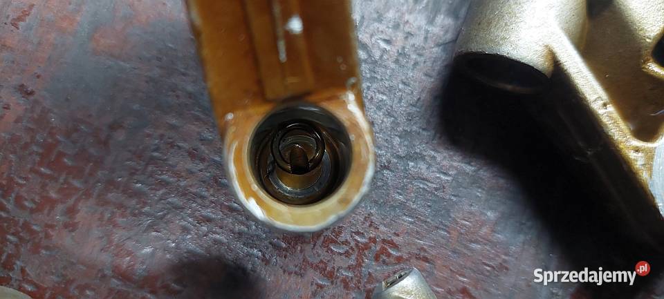 Dźwigienka zaworowa 166 050 03 35 Mercedes A Głowice cylindrów Żarska Wieś