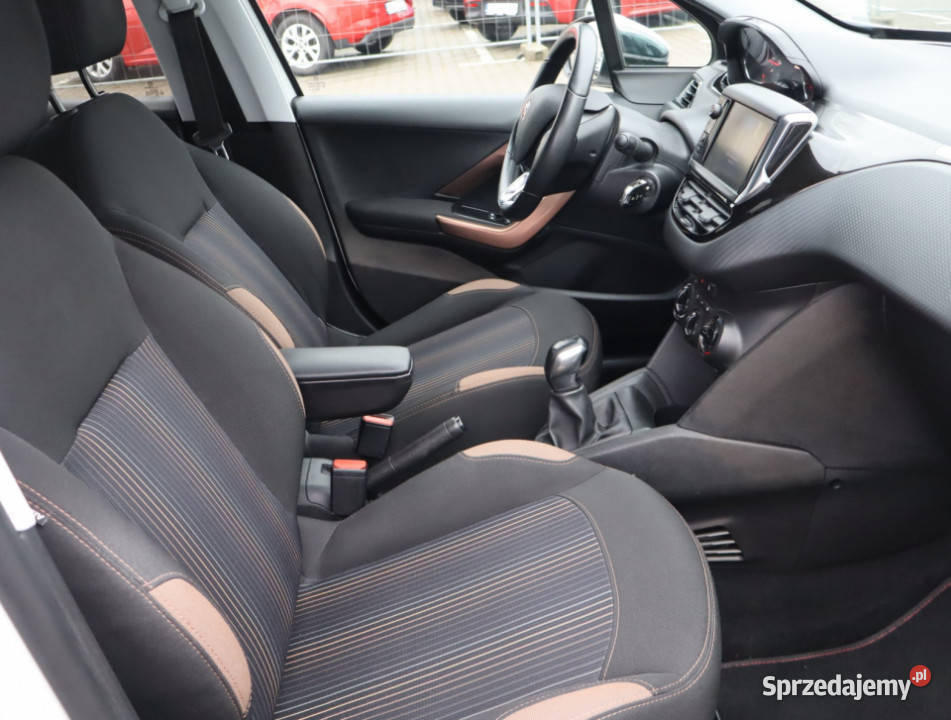 Peugeot 208 12 PureTech 4/5 mazowieckie