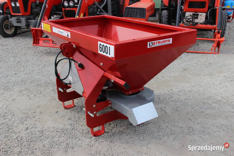 Rozsiewacz dwutalerzowy sadowniczy Tytan Strumyk Rozsiewacze nawozów