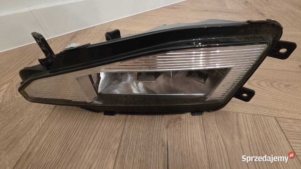 Lampa przeciwgmielna prawy przód vw passat b8 osobowe Tryńcza