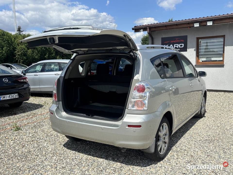 Toyota Corolla Verso 2008r Gwarancja srebrny Corolla Verso Paniówki
