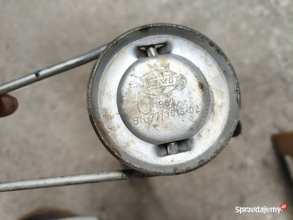Metalowa pompka stojąca z czasów PRL używana do Lublin