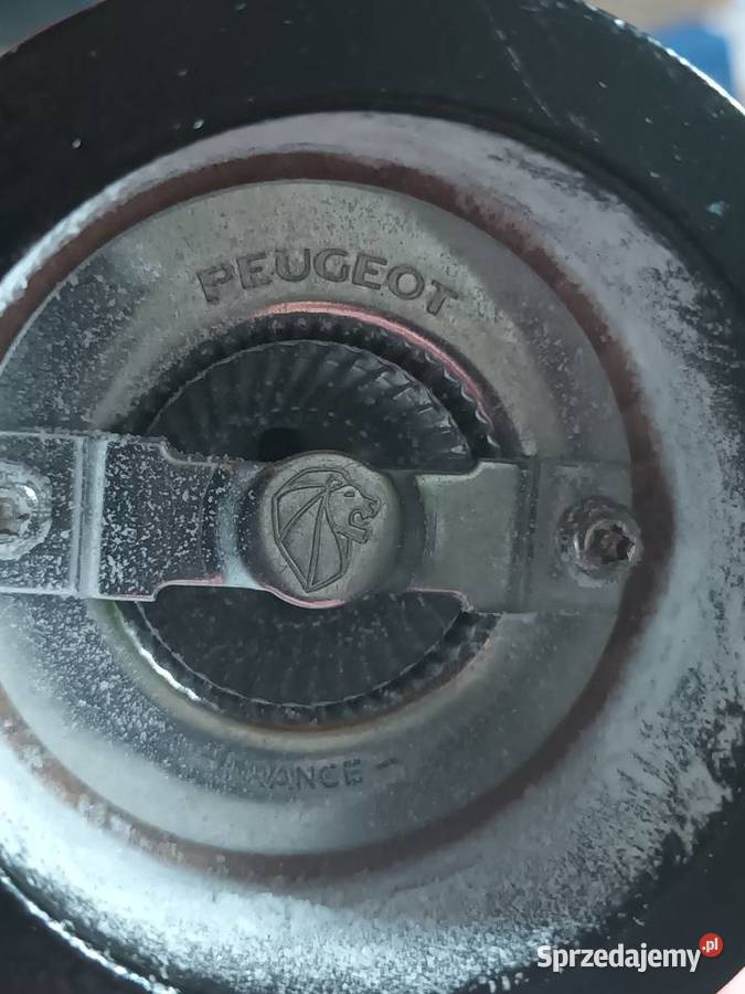 Młynek do soli Peugeot made in France czarny Marki
