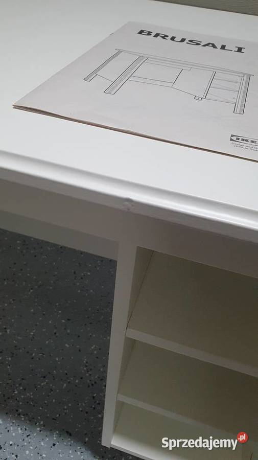 Białe biurko Brusali Ikea Gnieżdżewo