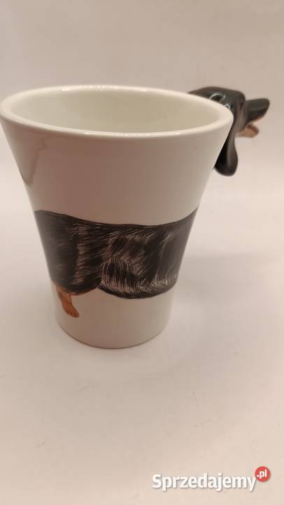 Figurka kubek pies jamnik w budzie