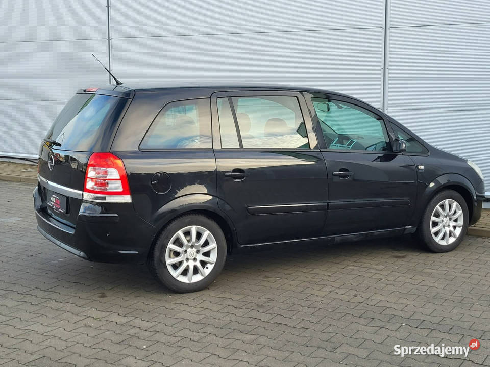 Opel Zafira 18i Benzyna 7 osób 2 komplety kół VAT marża Piła sprzedam