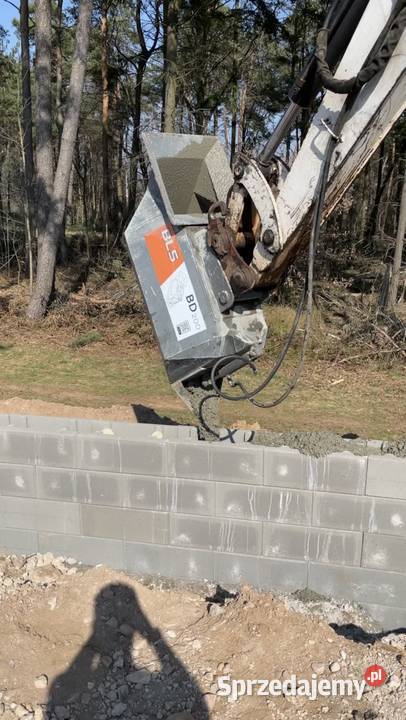 Pojemnik do betonu 700L podczepiany pod koparkę Brzezie sprzedam