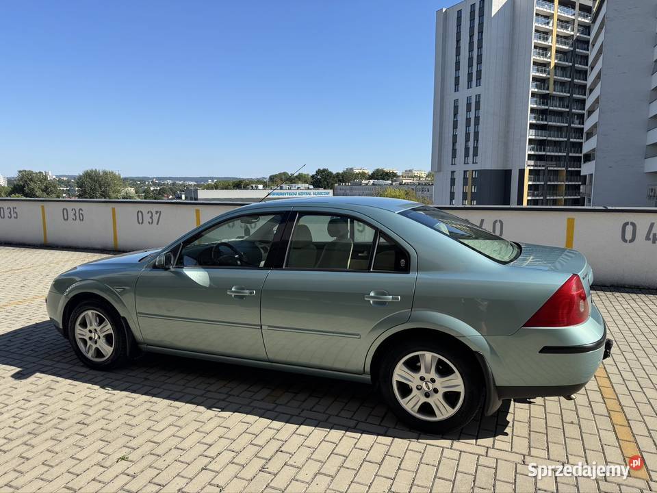 Ford Mondeo Mk3 z benzynowym silnikiem 20 16V autoalarm