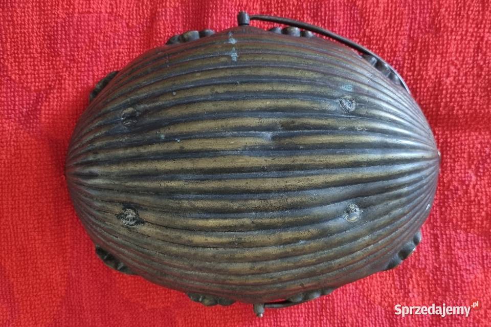 Zabytkowa mosiężna patera z uchwytem koszyk
