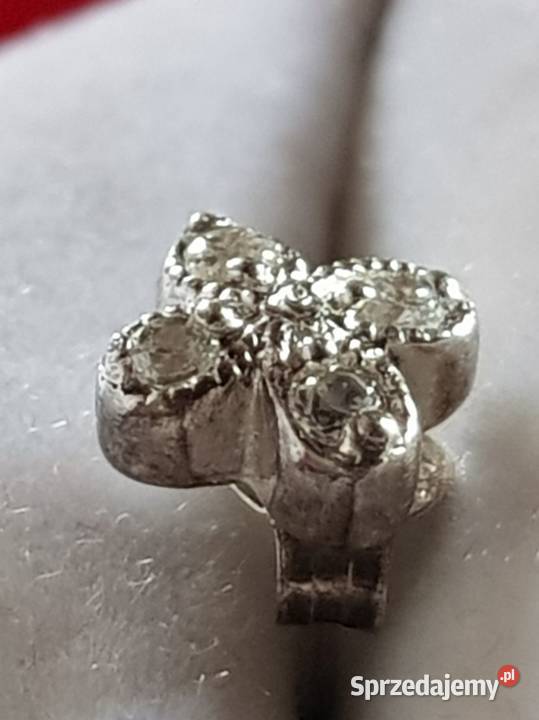 srebrny kolczyk kwiatek kwiatuszek biżuteria srebrne świętokrzyskie